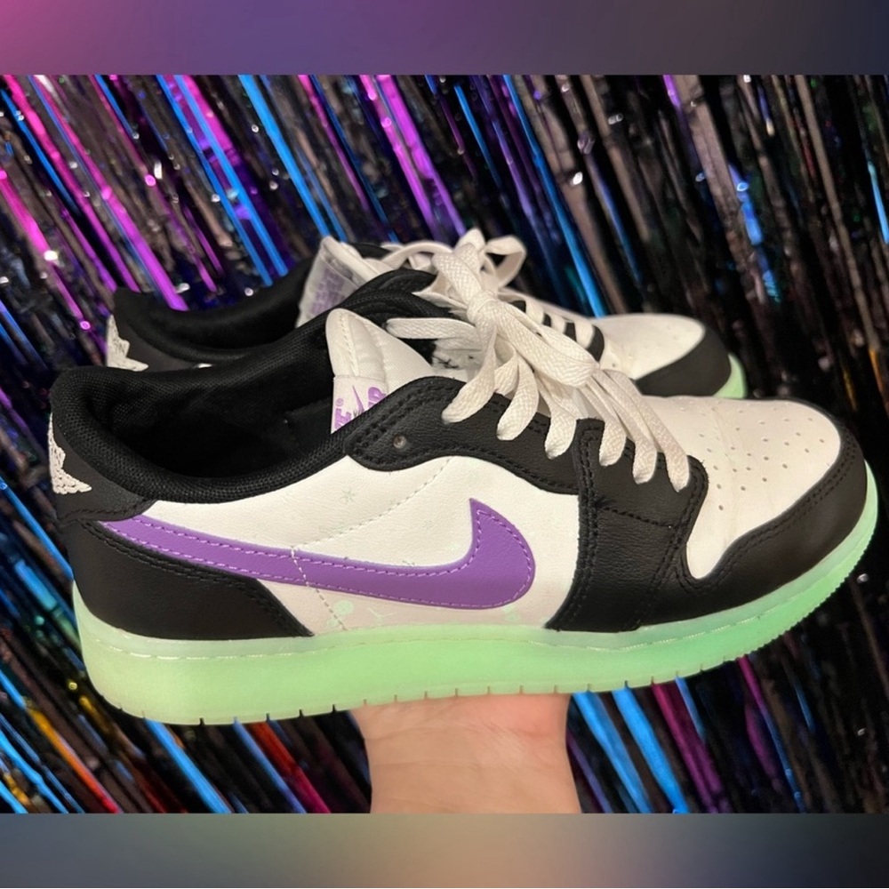 Jordan 1 Retro Big Low glow in the dark Big Kids size 6 1/2 women’s 8